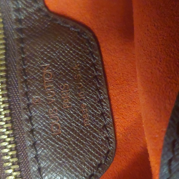 Louis Vuitton Marais Damier Bucket Bag - Picture 13 of 13